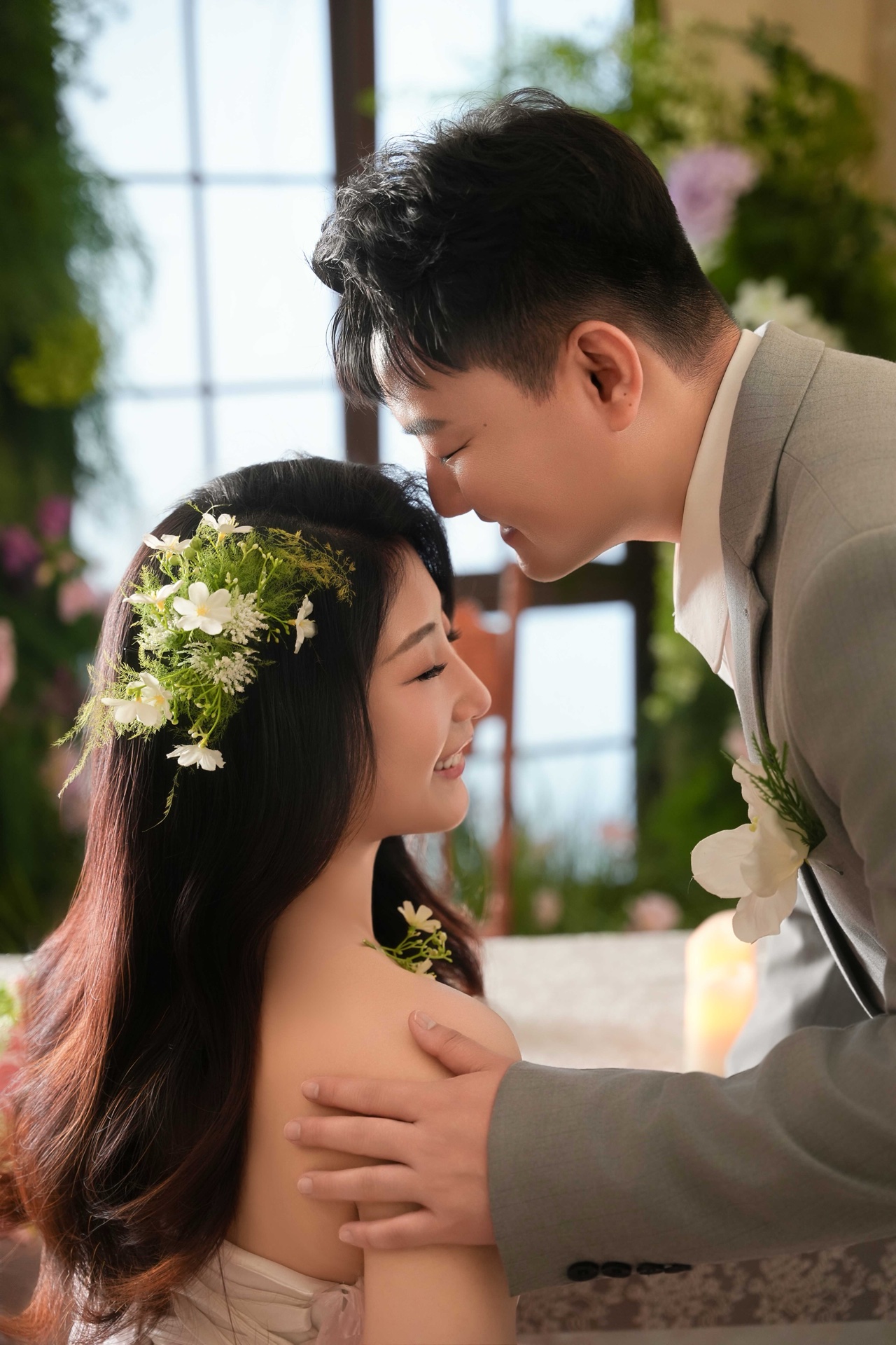 仇厚男轻吻韩晓梅额头的瞬间
